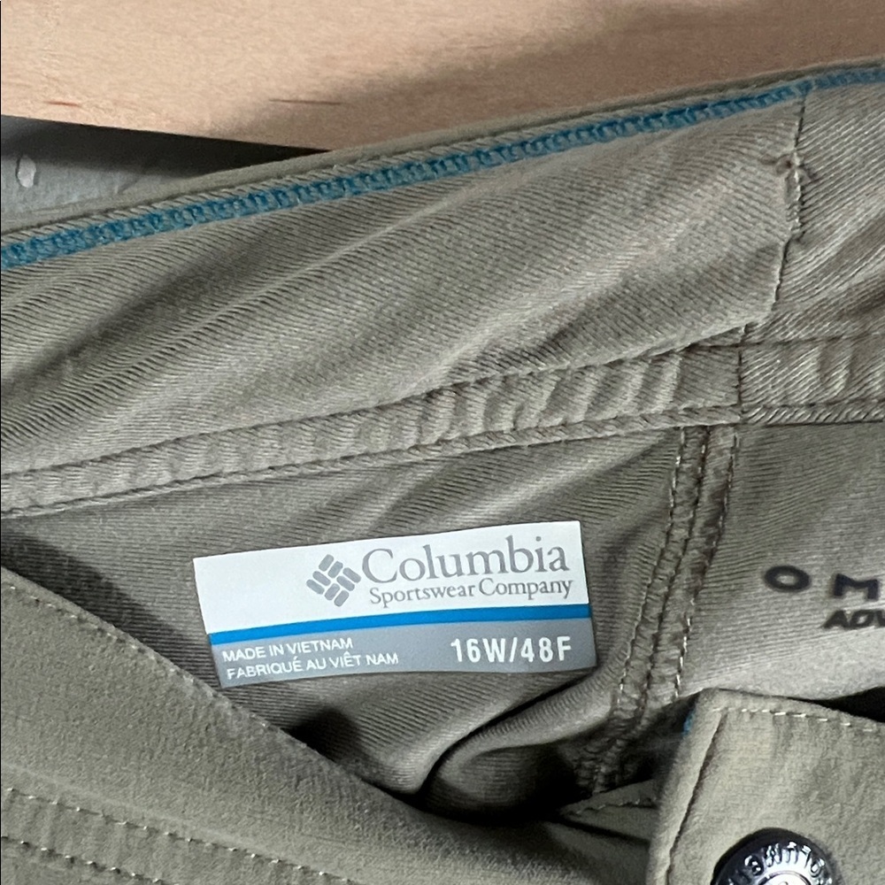 Columbia women’s tan Athletic Skort - Picture 2 of 4